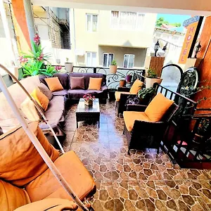 3* מלון Qeroli Old Town